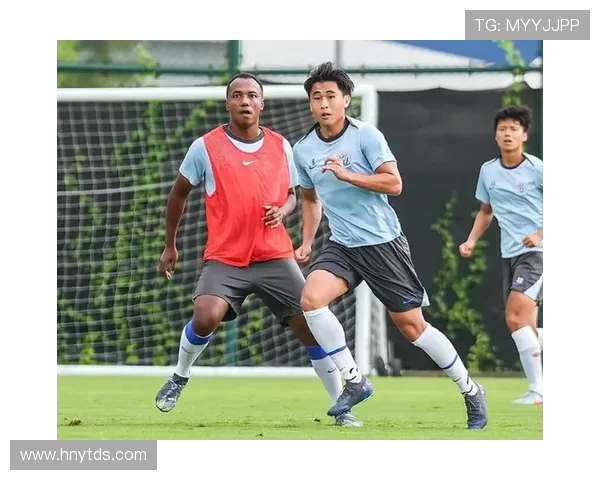 申花随队记者路易斯康复顺利随队飞赴青岛展现积极备战状态